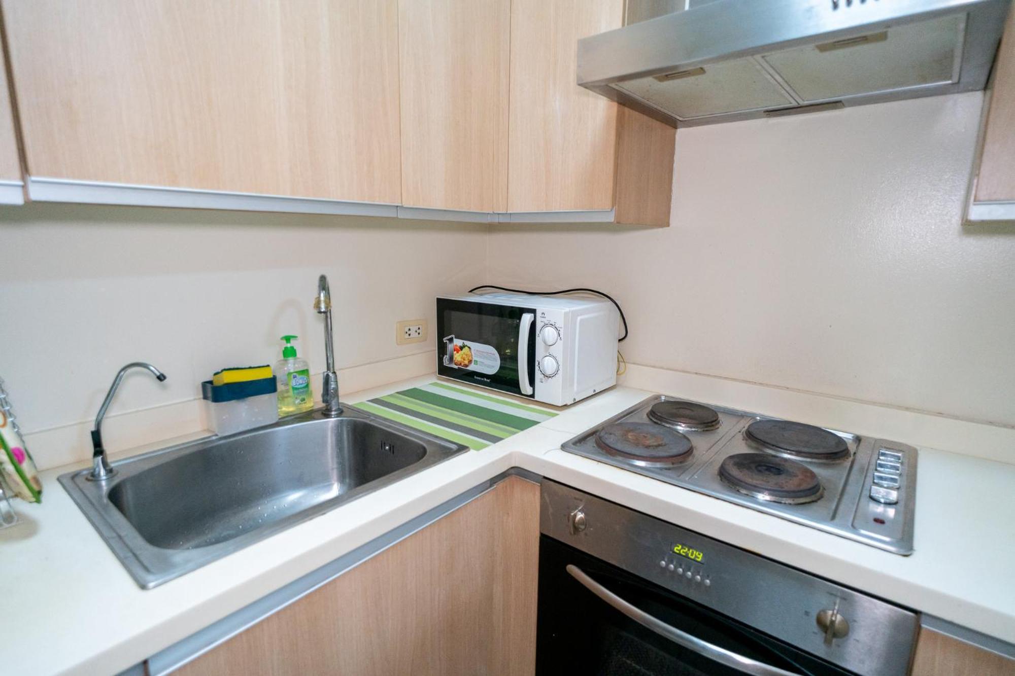 A2j Luxury 2br Bgc Near Sm Aura, Market2x Apartment