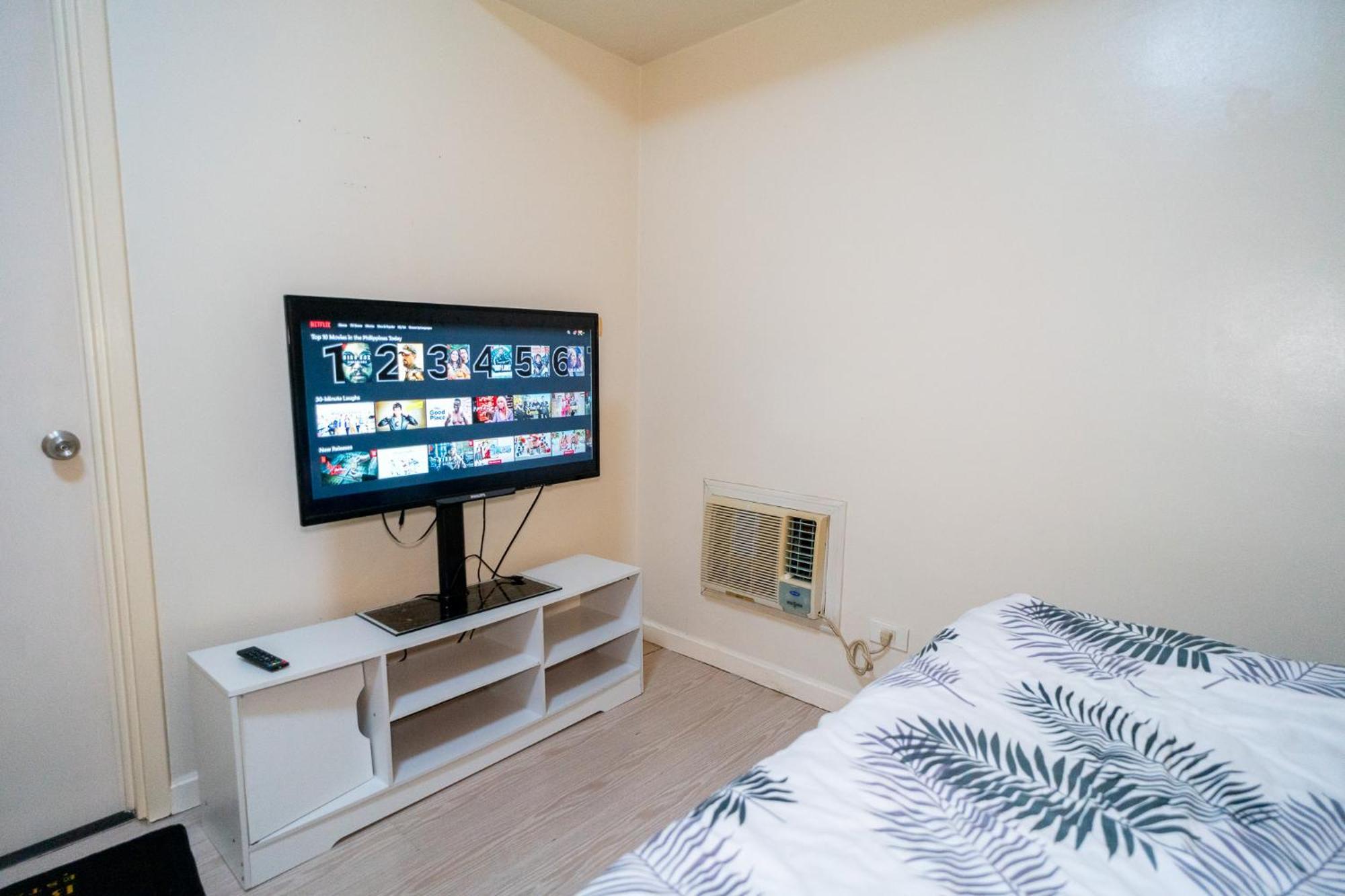 Apartment A2j Luxury 2br Bgc Near Sm Aura, Market2x Manila